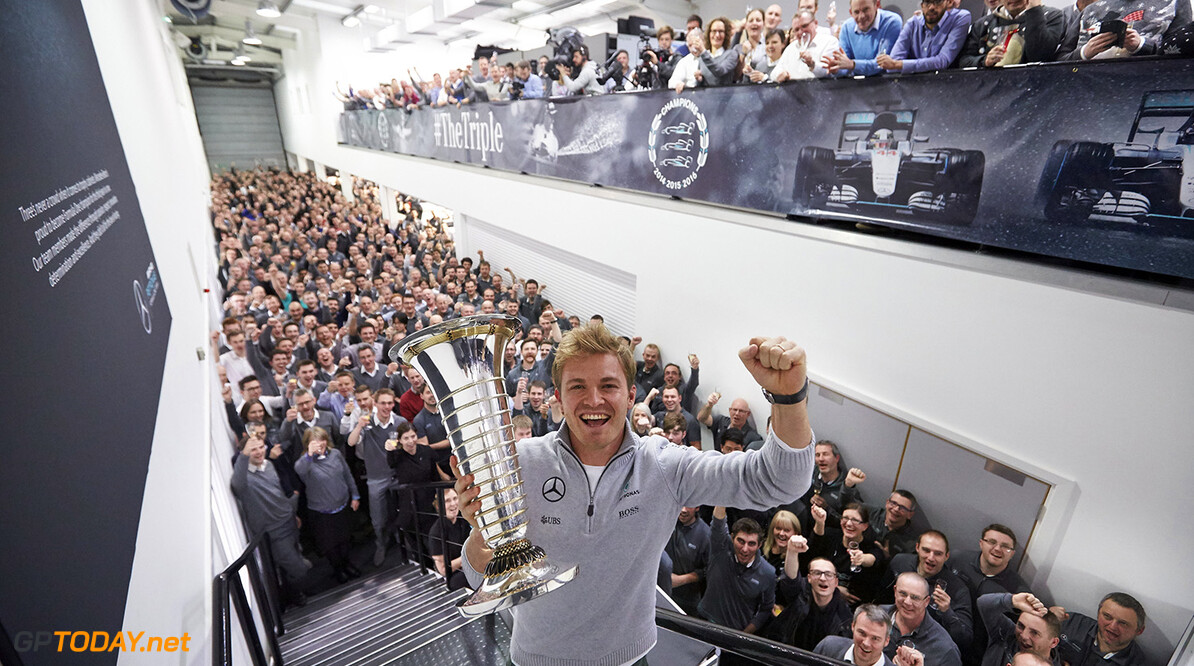 Archivnummer: M52841

Nico Rosberg Celebrates 2016 World Drivers' Championship Title at Brackley
