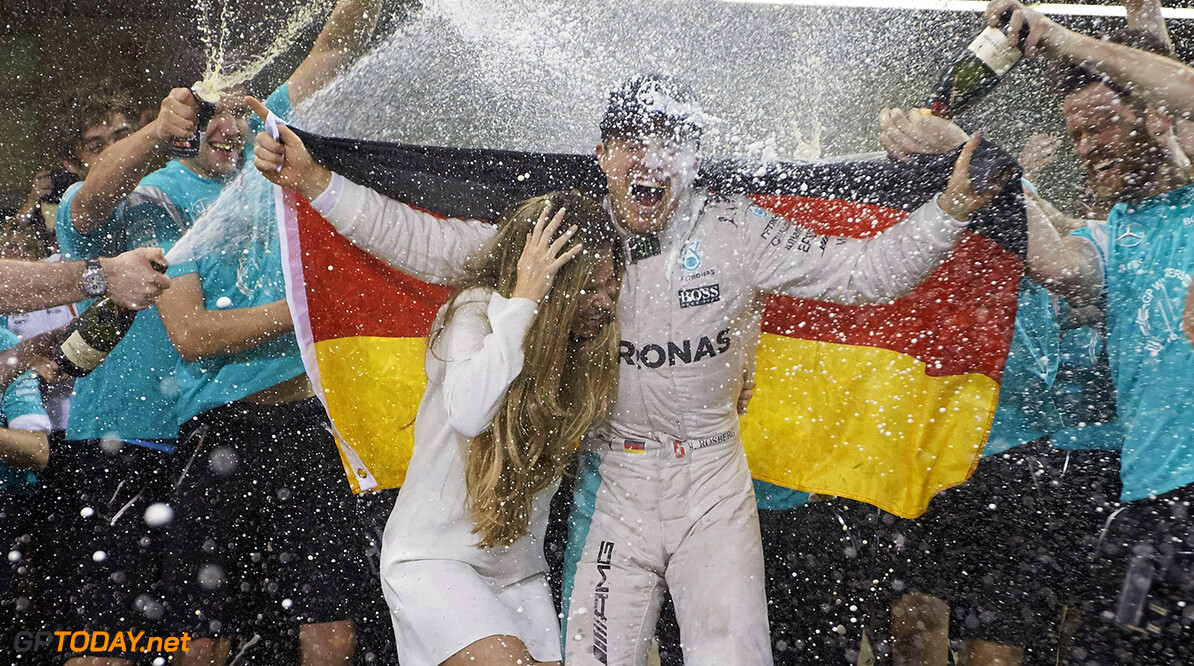 Archivnummer: M52876
World Championship Win - Abu Dhabi 2016
World Championship Win - Abu Dhabi 2016
Steve Etherington
Yas Marina
Vereinigte Arabische Emirate

Nico Rosberg 2016