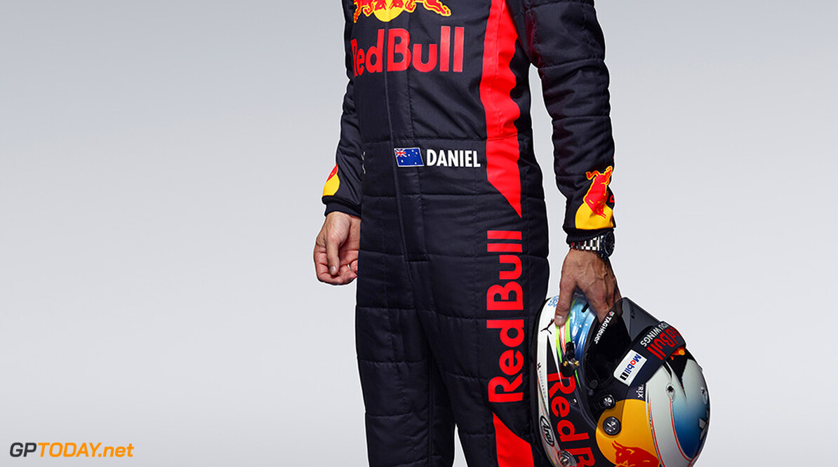 Daniel Ricciardo poses for a portrait during a studio shoot in London, United Kingdom on February, 2017  // David Clerihew/Red Bull Content Pool // P-20170225-00073 // Usage for editorial use only // Please go to www.redbullcontentpool.com for further information. // 
Daniel Ricciardo

London
United Kingdom

P-20170225-00073