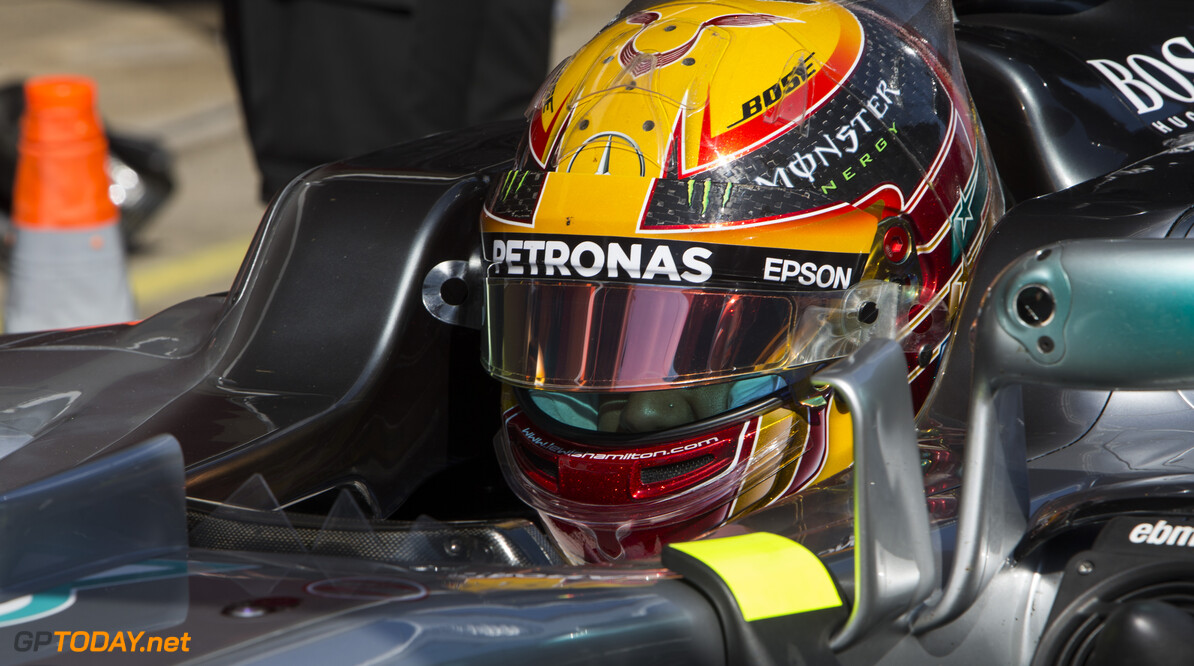 VT1: Hamilton vooraan, Red Bull Racing voor Ferrari