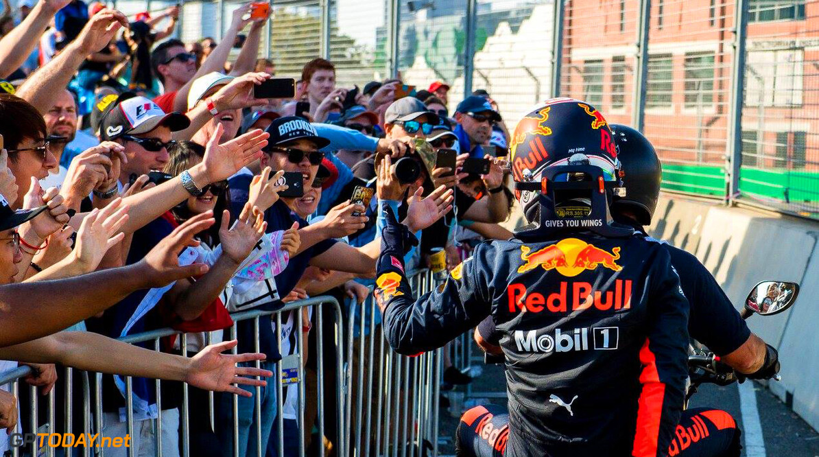 <b>Video: </b>Ricciardo beantwoordt vragen van de fans