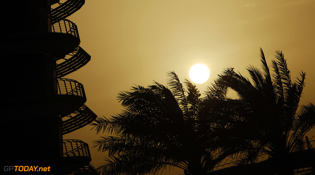 2008 GP2 Asia Series. Saturday Race.
Bahrain International Circuit. Sakhir, Bahrain. 5th April. 
The sun sets in Bahrain. Atmosphere.
World Copyright: Andrew Ferraro/GP2 Series Media Service.
 Service ref:__H0Y9331.jpg