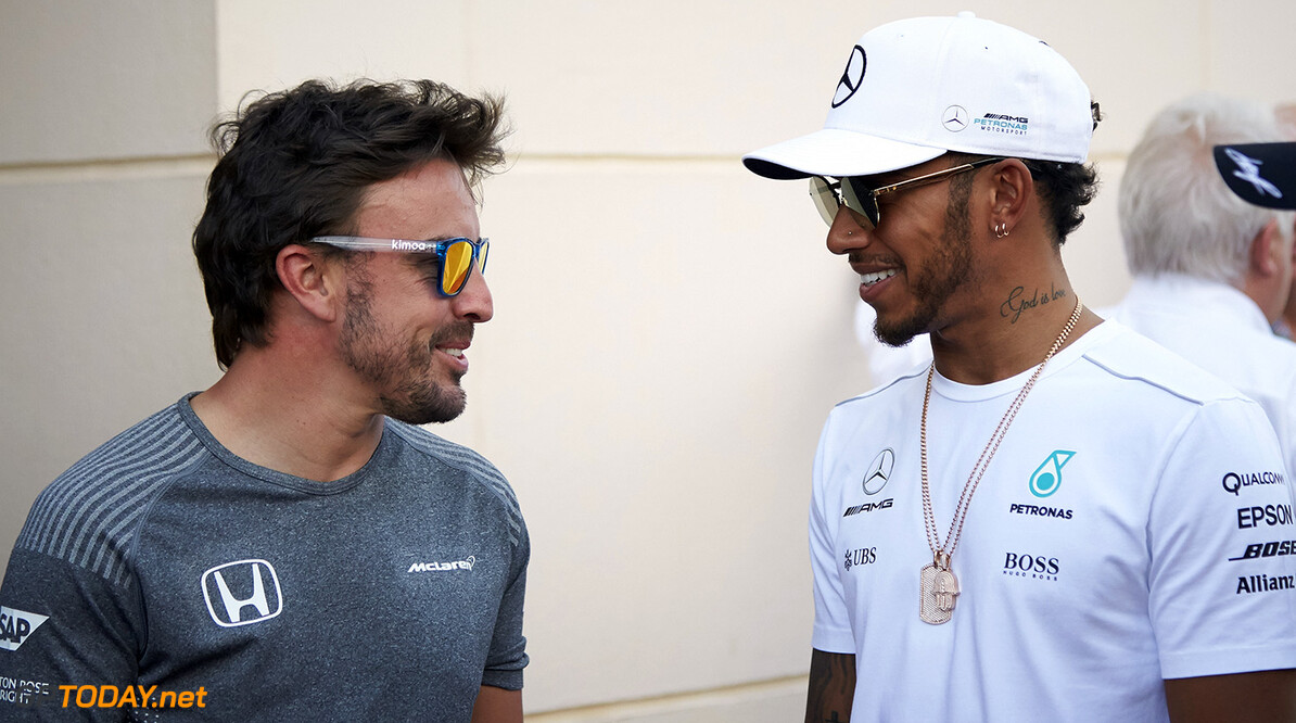 Lewis Hamilton tips Alonso to be in 2018 fight