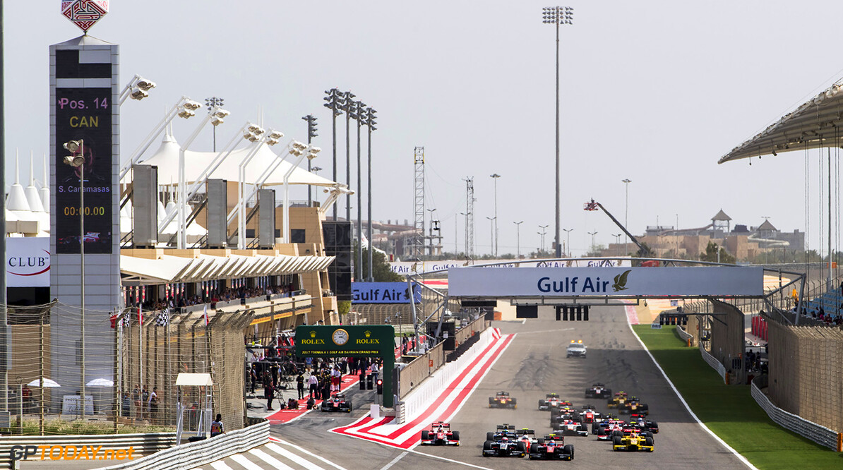2017 FIA Formula 2 Round 1.
Bahrain International Circuit, Sakhir, Bahrain. 
Sunday 16 April 2017.
Alexander Albon (THA, ART Grand Prix) leads Luca Ghiotto (ITA, RUSSIAN TIME) and the rest of the field at the start of the race.
Photo: Zak Mauger/FIA Formula 2.
ref: Digital Image _56I1815


Zak Mauger



Race Two 2 Sprint action start
