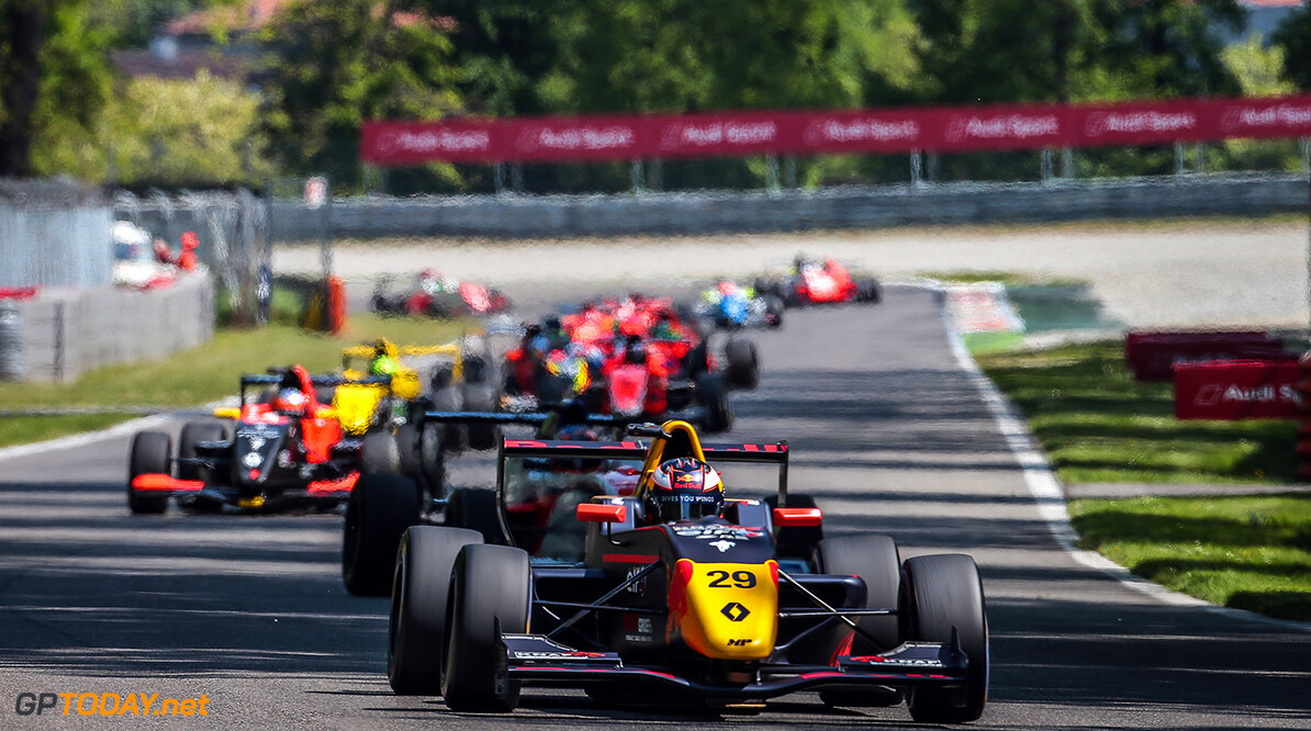 MONZA (ITA) APR 21-23 2017 -  First round of the Formula Renault 2.0 Eurocup at Autodromo di Monza. Richard Verschoor #29 MP Motorsport. // Dutch Photo Agency/Red Bull Content Pool // P-20170423-00284 // Usage for editorial use only // Please go to www.redbullcontentpool.com for further information. // 
Richard Verschoor
Nicolaas Kerkmeijer
Monza
Italy

P-20170423-00284