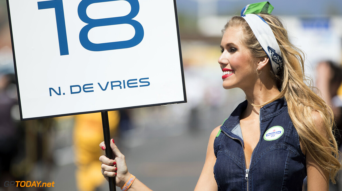 2017 FIA Formula 2 Round 2.
Circuit de Catalunya, Barcelona, Spain.
Saturday 13 May 2017.
The grid girl of Nyck De Vries (NED, Rapax) 
Photo: Jed Leicester/FIA Formula 2.
ref: Digital Image JL2_0518


Jed Leicester



Race One 1 Feature