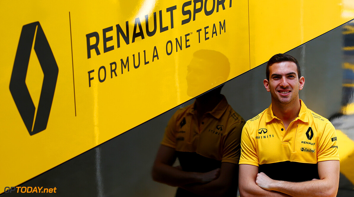 Nicholas Latifi test vandaag voor Renault in Barcelona