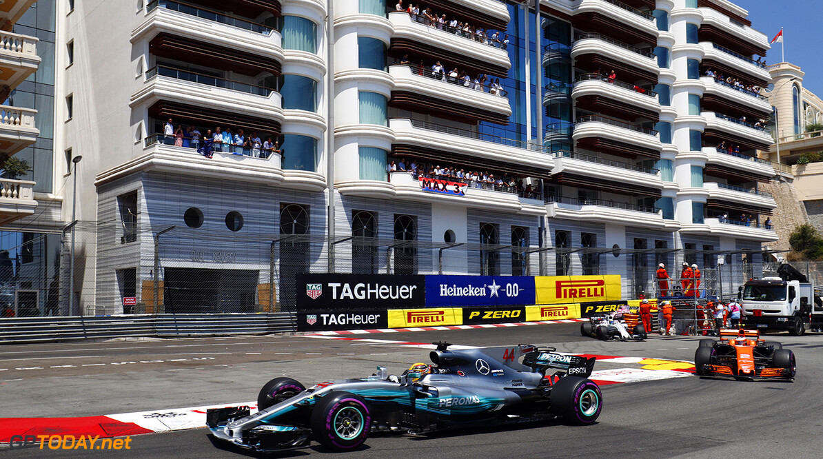'Mercedes een beetje in paniek door druk van Ferrari'