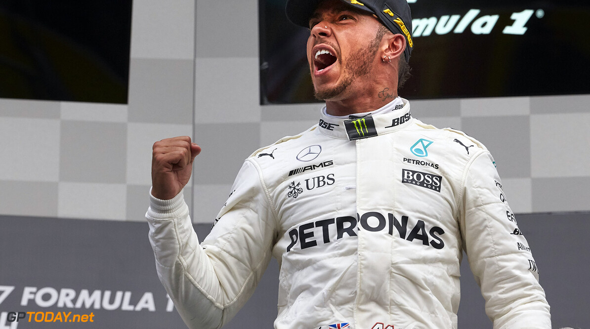 Hamilton wants Mercedes contract extension