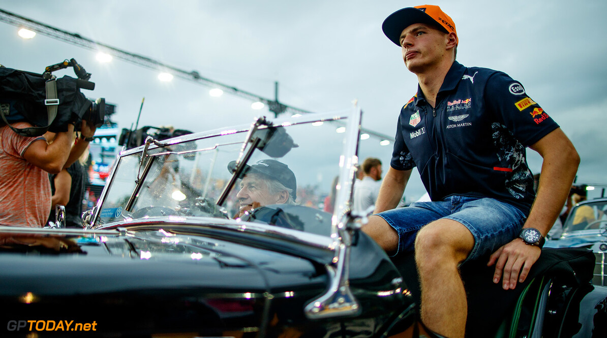 SINGAPORE - SEPTEMBER 17: Max Verstappen of Netherlands and Red Bull Racing on the drivers parade before the Formula One Grand Prix of Singapore at Marina Bay Street Circuit on September 17, 2017 in Singapore.  (Photo by Lars Baron/Getty Images) // Getty Images / Red Bull Content Pool  // P-20170917-00792 // Usage for editorial use only // Please go to www.redbullcontentpool.com for further information. // 
F1 Grand Prix of Singapore

Singapore
Singapore

P-20170917-00792