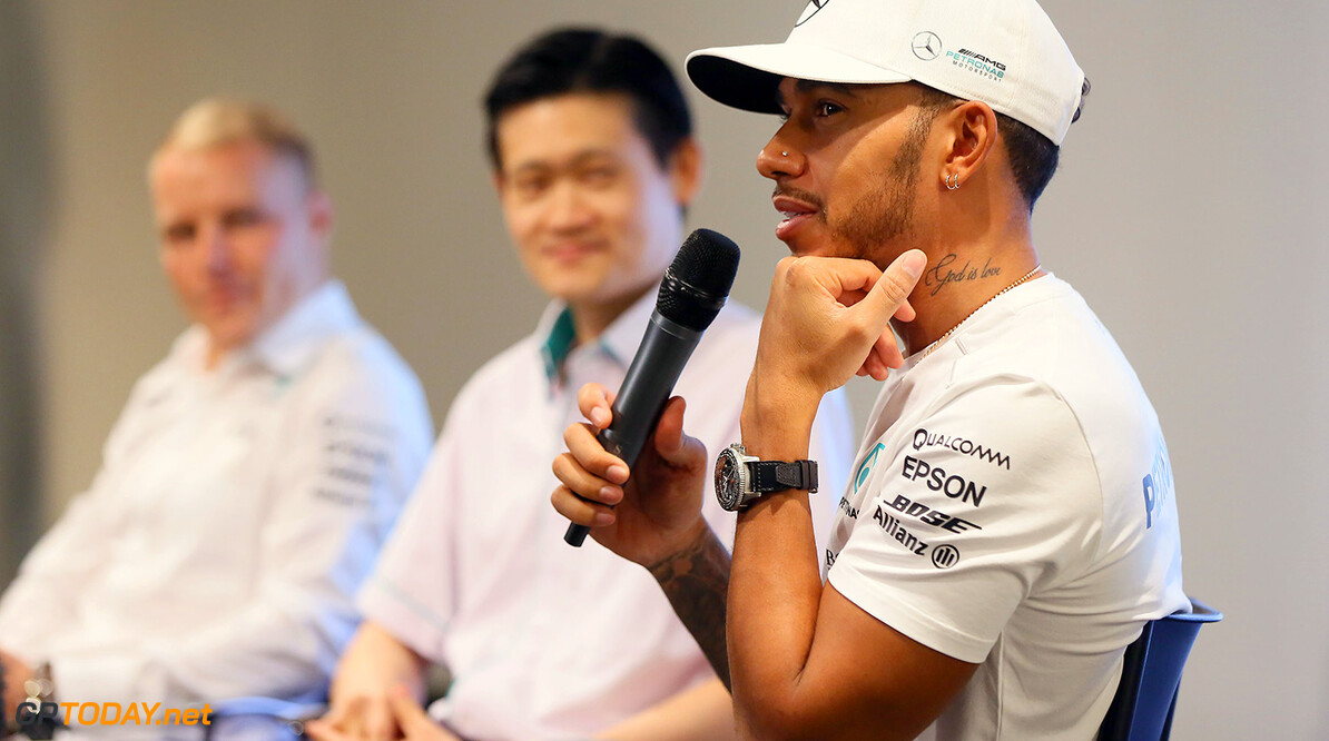 Hamilton hoping to enter negotiations with Mercedes soon