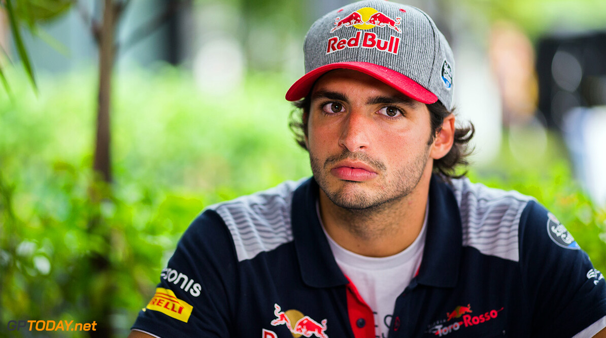 Sainz sorry for opening lap crash on last race for Toro Rosso