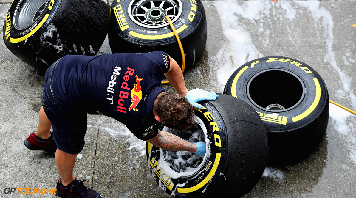 KUALA LUMPUR, MALAYSIA - SEPTEMBER 29:  A Red Bull Racing team member washes wheels after practice for the Malaysia Formula One Grand Prix at Sepang Circuit on September 29, 2017 in Kuala Lumpur, Malaysia.  (Photo by Mark Thompson/Getty Images) // Getty Images / Red Bull Content Pool  // P-20170929-01007 // Usage for editorial use only // Please go to www.redbullcontentpool.com for further information. // 
F1 Grand Prix of Malaysia - Practice
Mark Thompson
Sepang
Malaysia

P-20170929-01007