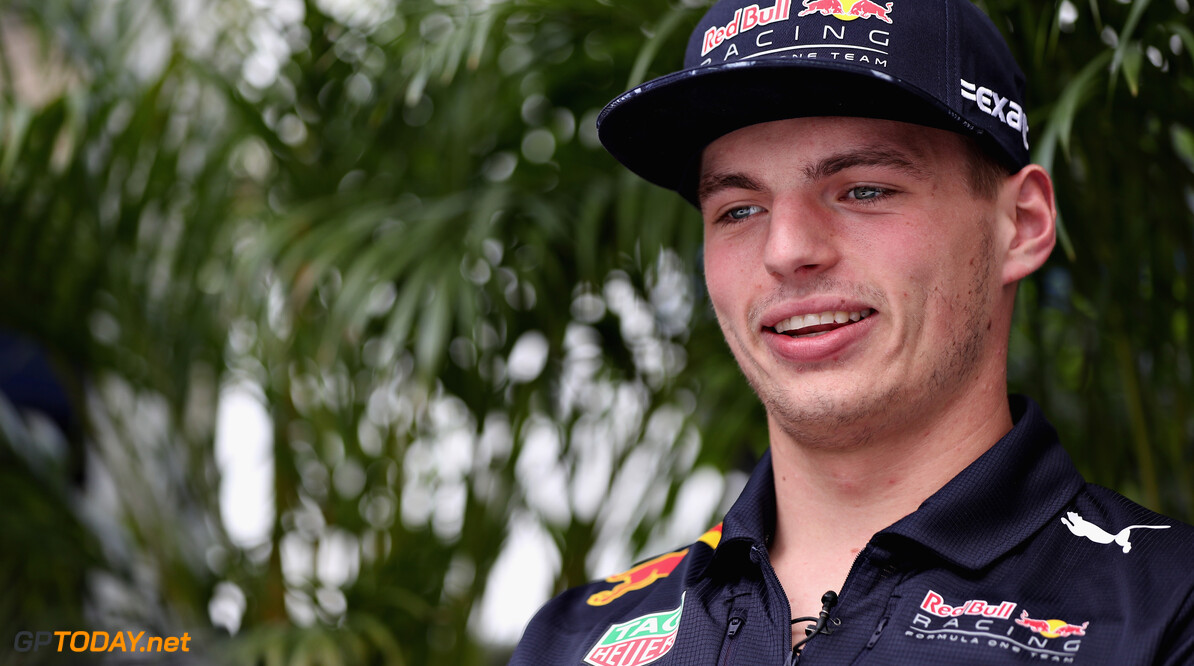 Verstappen renews Red Bull contract to 2020