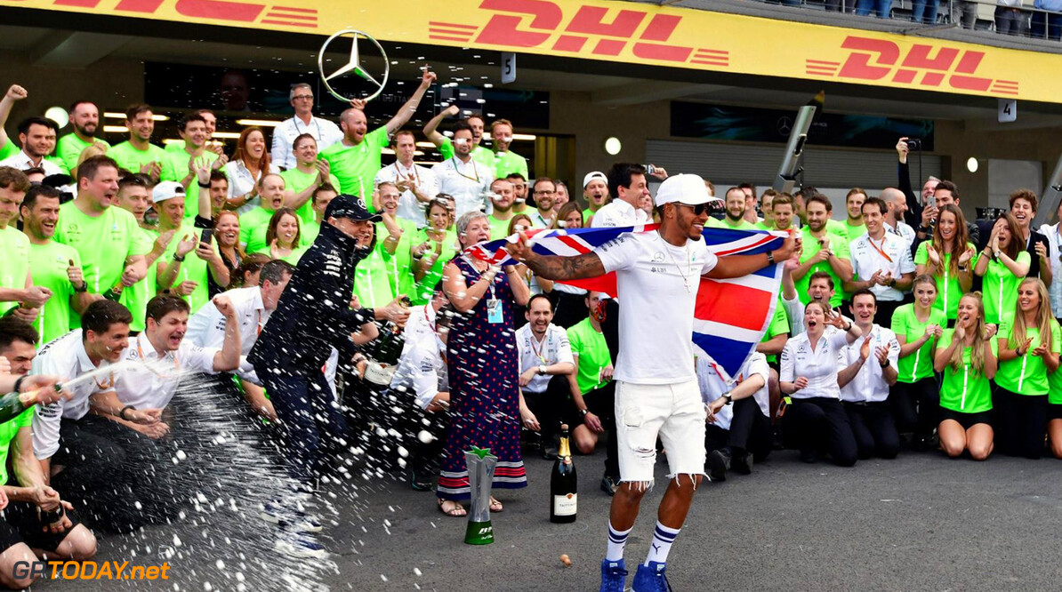 <b>Video: </b>Lewis Hamilton viert zijn vierde wereldtitel