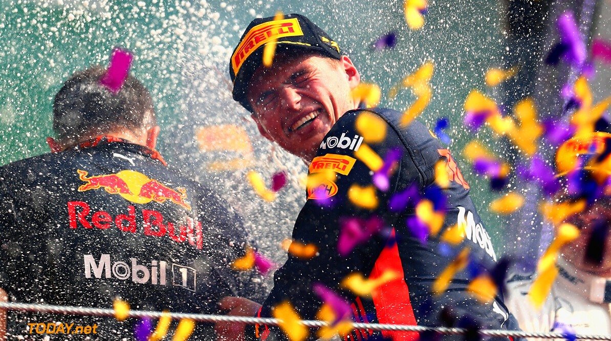 MEXICO CITY, MEXICO - OCTOBER 29:  Race winner Max Verstappen of Netherlands and Red Bull Racing celebrates on the podium during the Formula One Grand Prix of Mexico at Autodromo Hermanos Rodriguez on October 29, 2017 in Mexico City, Mexico.  (Photo by Clive Rose/Getty Images) // Getty Images / Red Bull Content Pool  // P-20171029-01224 // Usage for editorial use only // Please go to www.redbullcontentpool.com for further information. // 
F1 Grand Prix of Mexico
Clive Rose
Mexico City
Mexico

P-20171029-01224