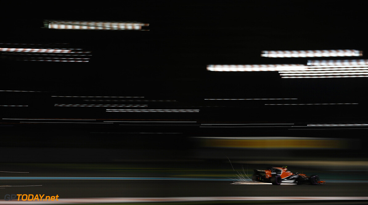 Yas Marina Circuit, Abu Dhabi, United Arab Emirates.
Friday 24 November 2017.
Stoffel Vandoorne, McLaren MCL32 Honda.
World Copyright: Glenn Dunbar/LAT Images 
ref: Digital Image _31I6348

Glenn Dunbar



f1 formula 1 formula one gp Action