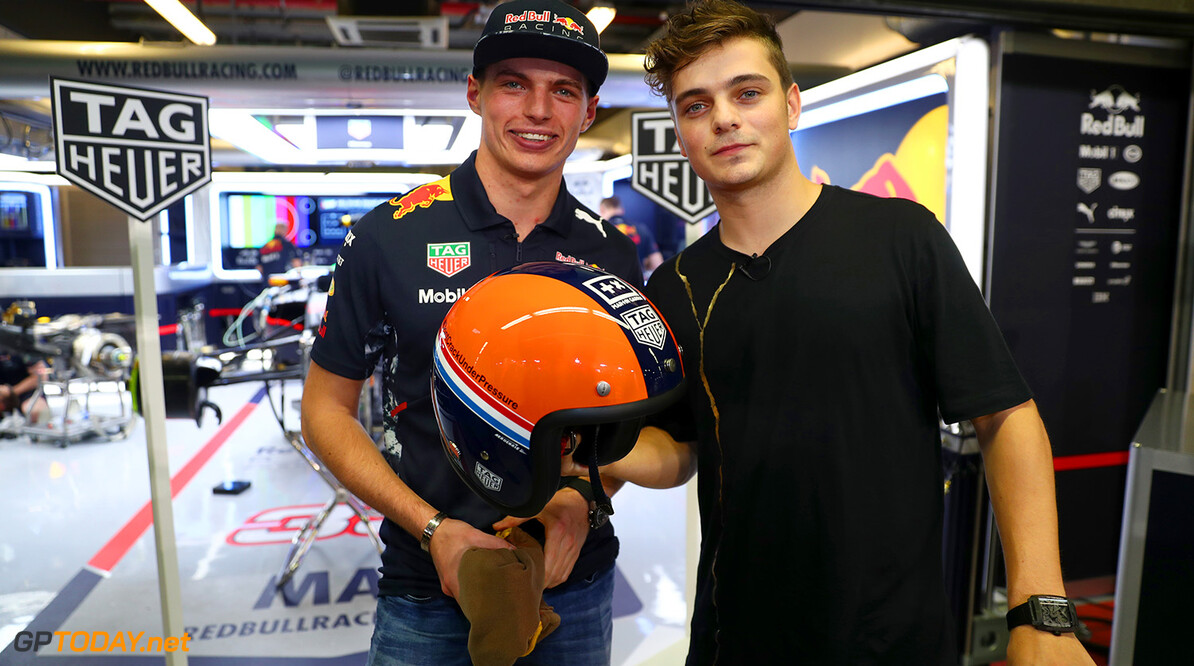 ABU DHABI, UNITED ARAB EMIRATES - NOVEMBER 24:  Max Verstappen of Netherlands and Red Bull Racing presents superstar DJ Martin Garrix with a racing helmet after practice for the Abu Dhabi Formula One Grand Prix at Yas Marina Circuit on November 24, 2017 in Abu Dhabi, United Arab Emirates.  (Photo by Dan Istitene/Getty Images) // Getty Images / Red Bull Content Pool  // P-20171124-01696 // Usage for editorial use only // Please go to www.redbullcontentpool.com for further information. // 
F1 Grand Prix of Abu Dhabi - Practice
Dan Istitene
Abu Dhabi
United Arab Emirates

P-20171124-01696