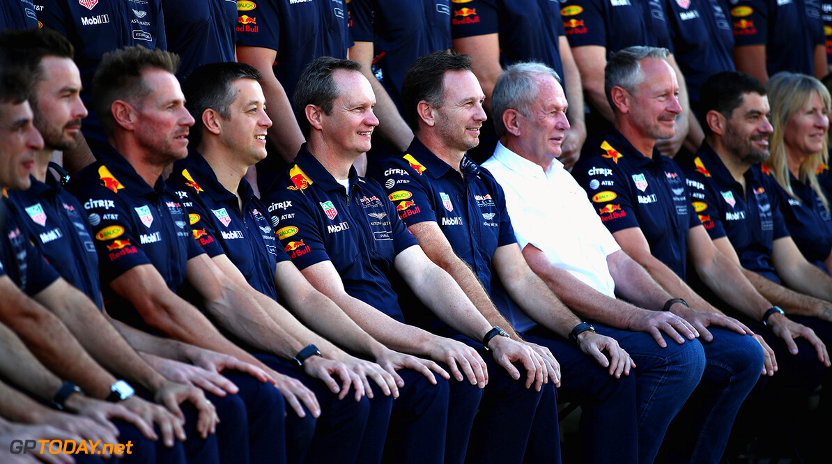 ABU DHABI, UNITED ARAB EMIRATES - NOVEMBER 26: The Red Bull Racing team photo with Red Bull Racing Head of Car Engineering Paul Monaghan, Red Bull Racing Team Principal Christian Horner, Red Bull Racing Team Consultant Dr Helmut Marko and others before the Abu Dhabi Formula One Grand Prix at Yas Marina Circuit on November 26, 2017 in Abu Dhabi, United Arab Emirates.  (Photo by Clive Mason/Getty Images) // Getty Images / Red Bull Content Pool  // P-20171126-00886 // Usage for editorial use only // Please go to www.redbullcontentpool.com for further information. // 
F1 Grand Prix of Abu Dhabi
Clive Mason
Abu Dhabi
United Arab Emirates

P-20171126-00886