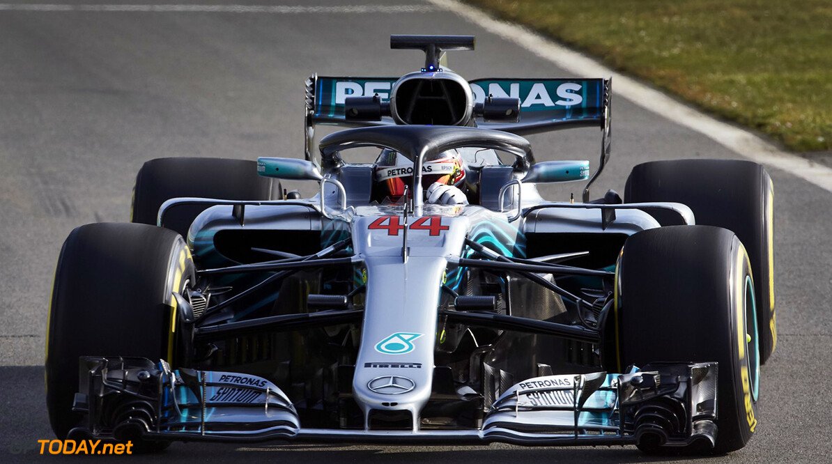 Lewis Hamilton maakt kennis met de Mercedes W09