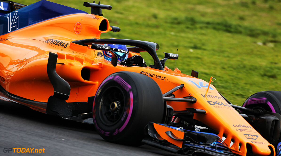 McLaren blijft in hoek waar klappen vallen: Alonso veroorzaakt eerste rode vlag