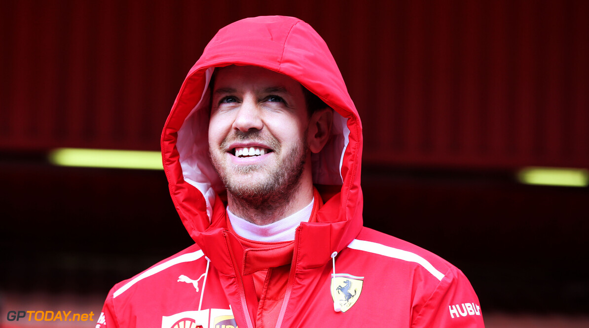 Ondanks 'lastige omstandigheden' rijdt Vettel snelste tijd op tweede testdag