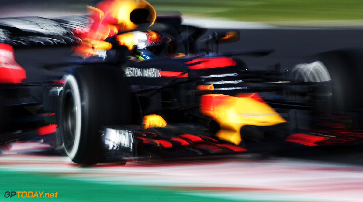 Testupdate: Ricciardo sets track record, oil leak for Alonso