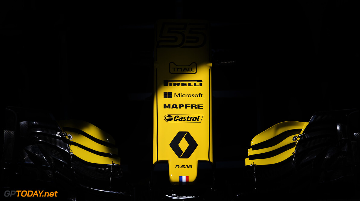 Alain Prost hint op langer verblijf Carlos Sainz bij Renault