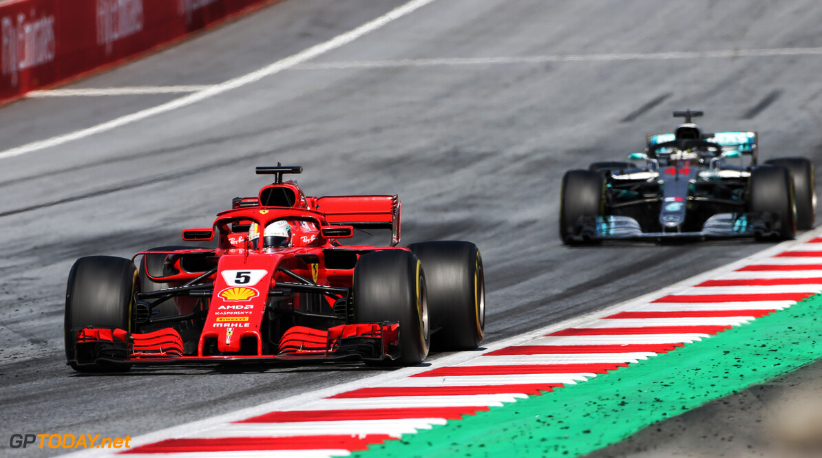 Race: Vettel wint spectaculair gevecht voor winst op Silverstone, Verstappen valt uit