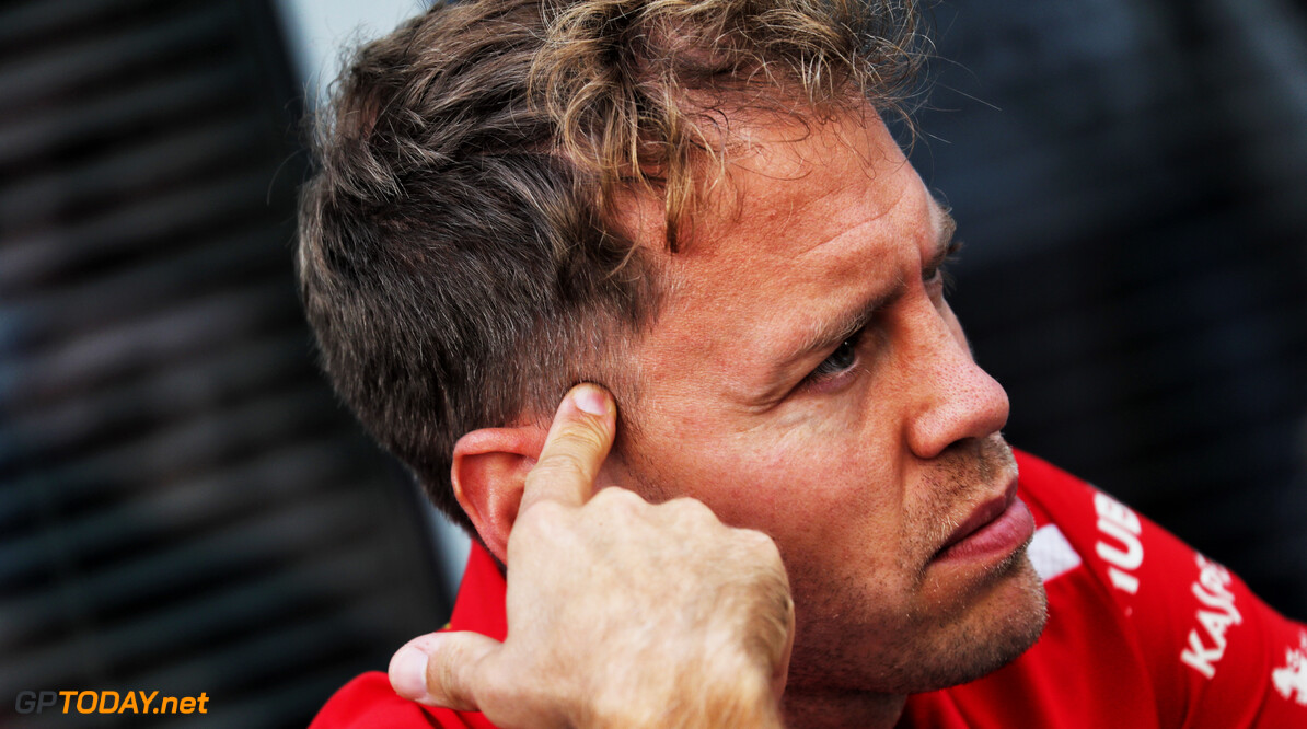 VT1: Vettel bovenaan, Verstappen geeft weinig toe