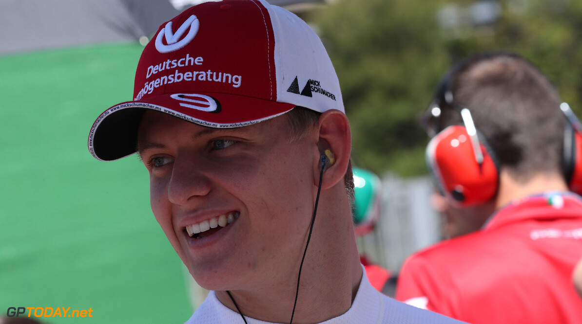 Mick Schumacher: "Mijn relatie met Vettel is vergelijkbaar met die van pap en Sebastian"