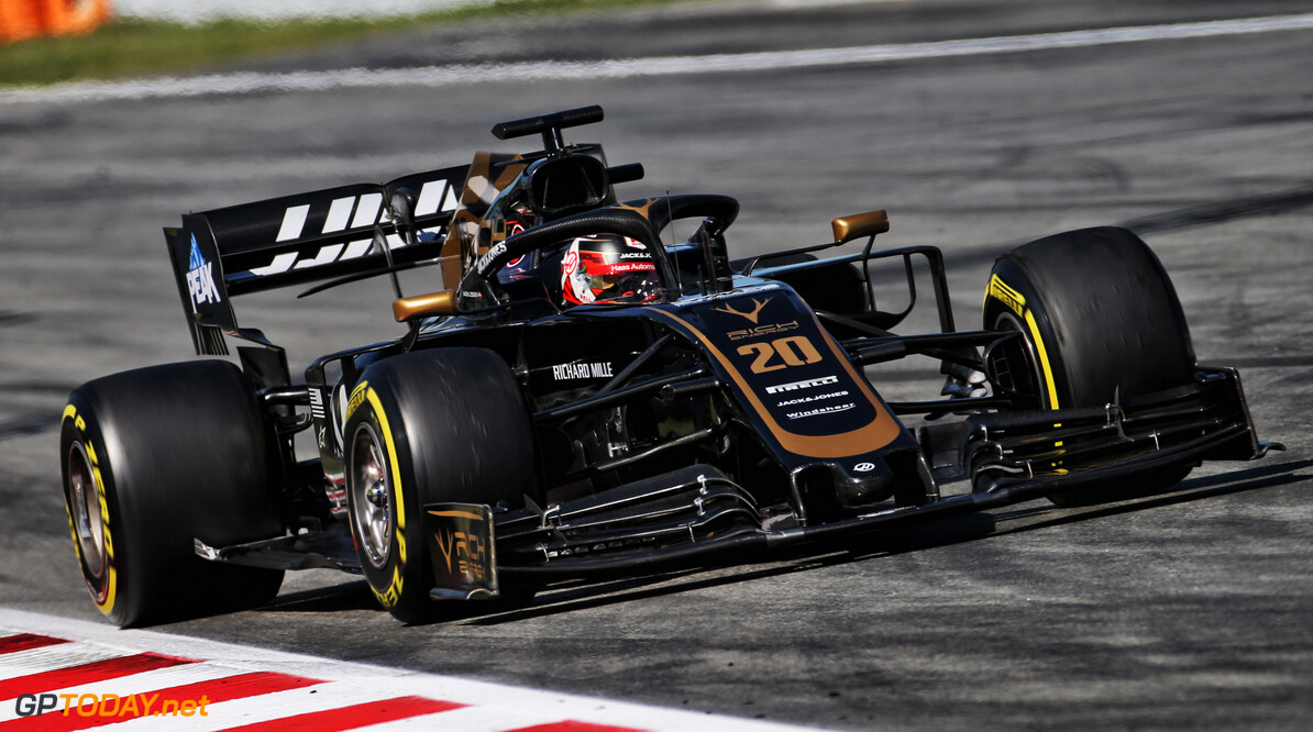 <b>Testupdate</b>: Magnussen en Haas leiden halverwege tweede dag in Barcelona
