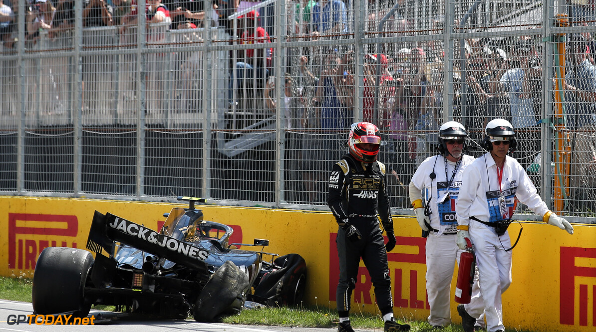 Verstappen schuift verder op: Magnussen start race vanuit pits na crash