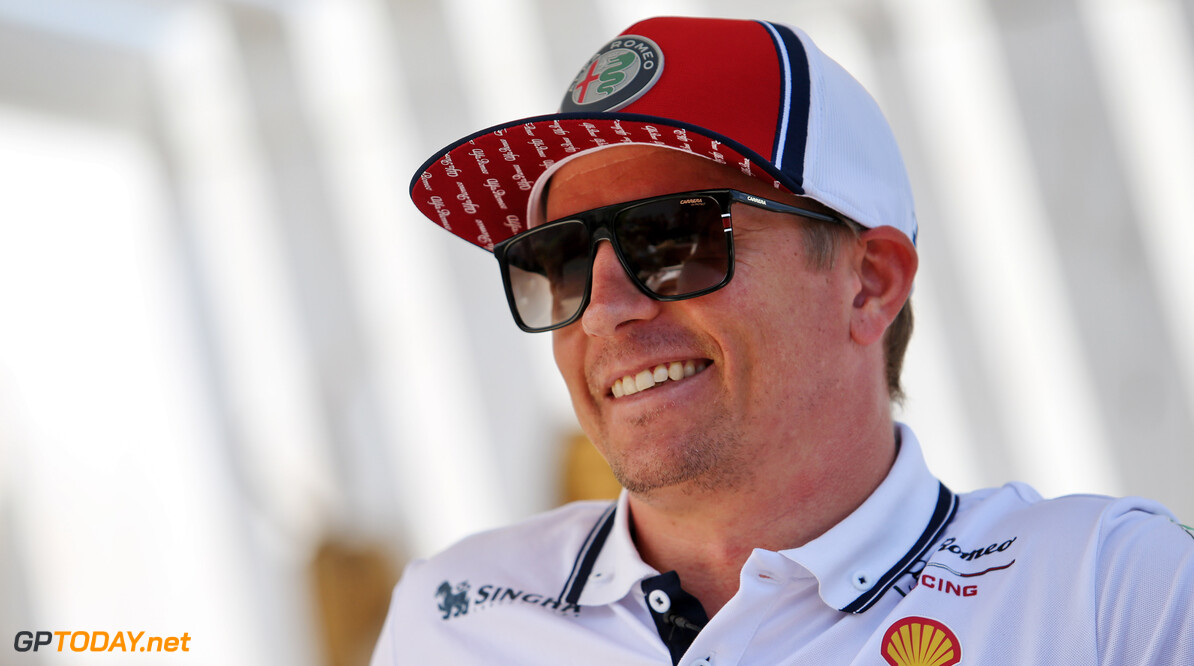 <b>Video: </b>Kimi Raikkonen heeft veel lol tijdens interview en speelt F1 2019