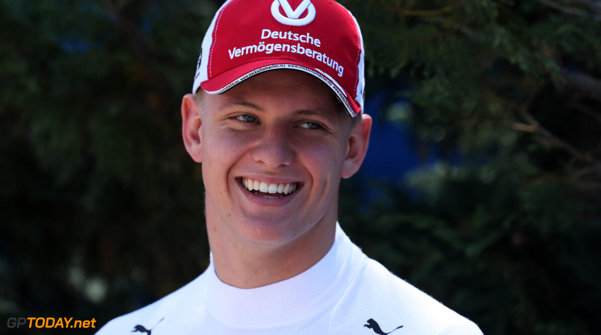 Nieuwe generatie Schumachers rammelt aan Formule 1-poort