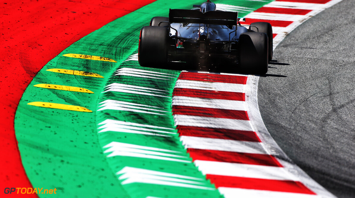<b>VT1</b>: Mercedes en Ferrari bezetten topposities in Oostenrijk, Verstappen vijfde