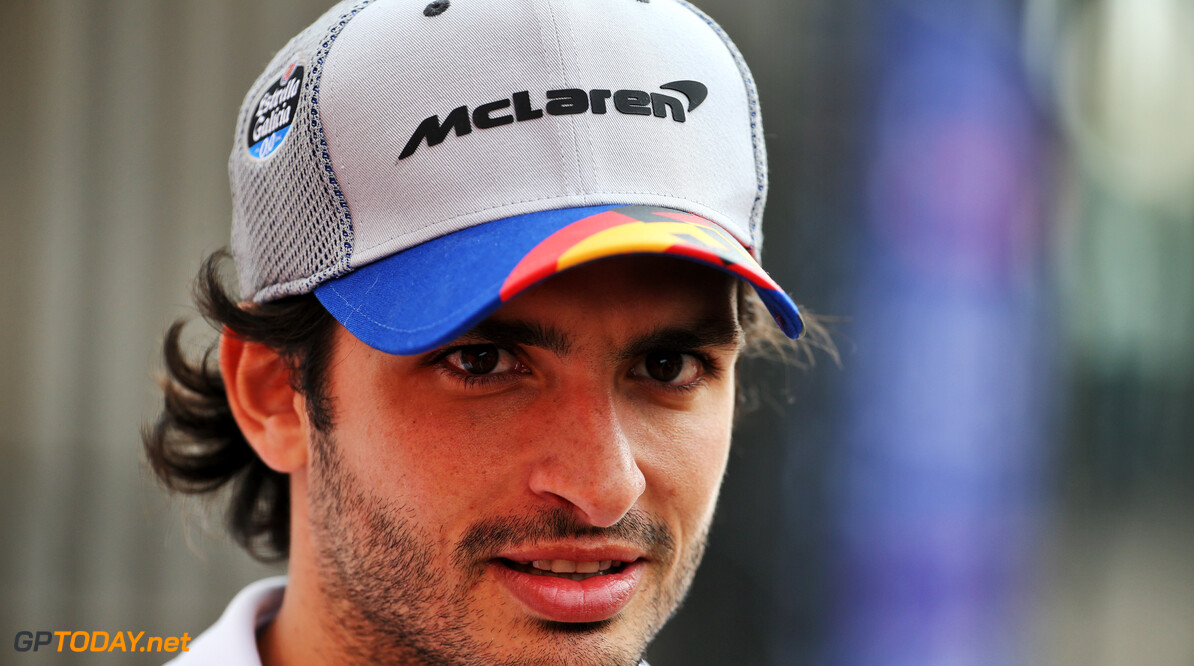 Sainz niet verrast door aanblijven bij McLaren: "Tekende een tweejarig contract"