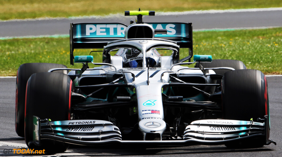 <b>VT2</b>: Bottas en Mercedes nemen regie over, Verstappen zevende