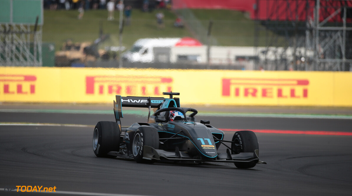 Hughes pakt voorlopige pole position in Macau, Verschoor veertiende