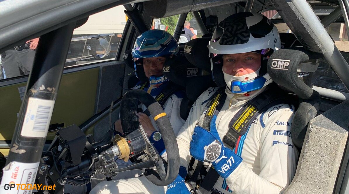Bottas voelt WRC-bolide Toyota aan de tand in Finland