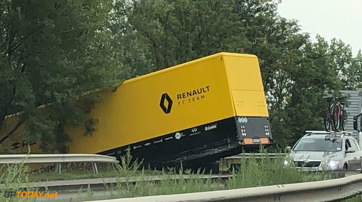 Renault truck crashes en route to Hungary