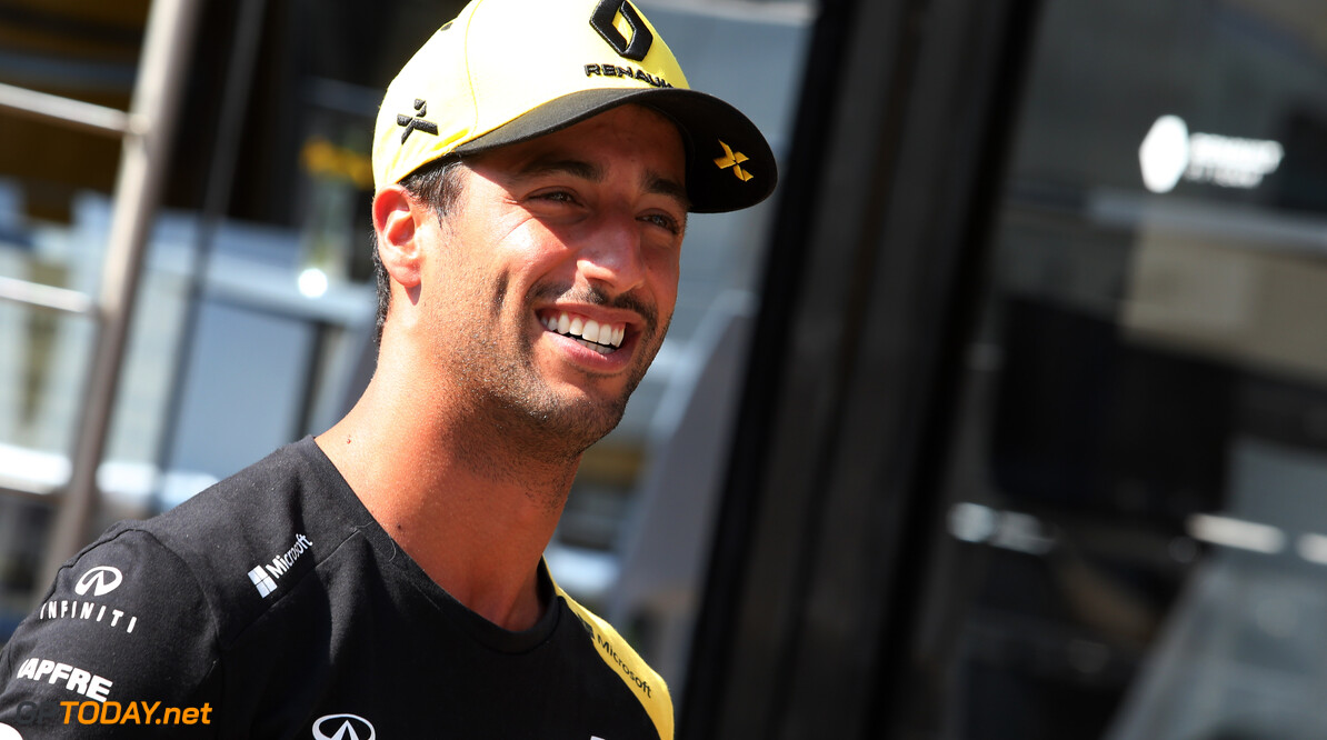 <b>Video: </b>Top Gear neemt Ricciardo mee in een Renault Clio V6