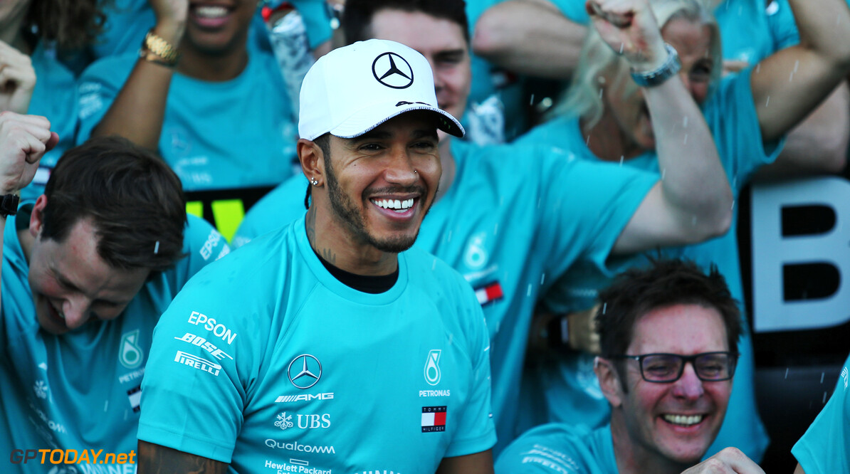 Lewis Hamilton roept op: "Word veganist en red de wereld"