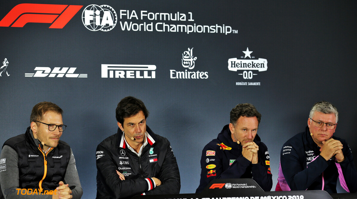 Mercedes-baas Wolff: "Max Verstappen favoriet om de race in Barcelona te winnen"