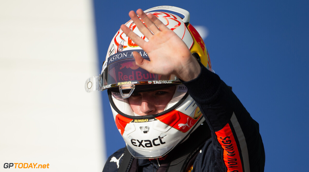 Max Verstappen wint Esports-race met kleinst mogelijke verschil
