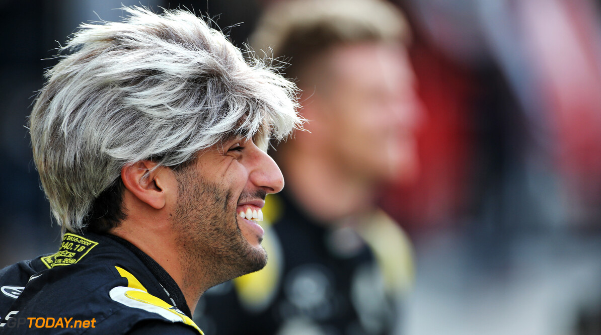 'Daniel Ricciardo moet met de vuist op tafel slaan en niet de clown uithangen'