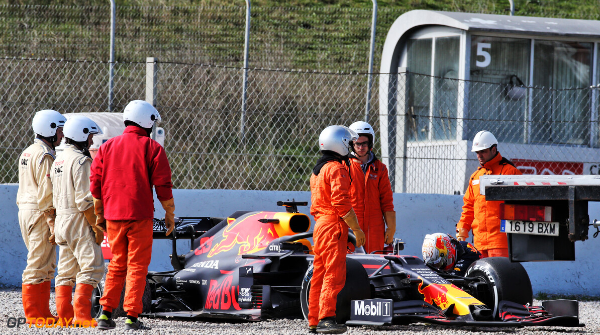 Verstappen spint, Vettel snelste in Barcelona