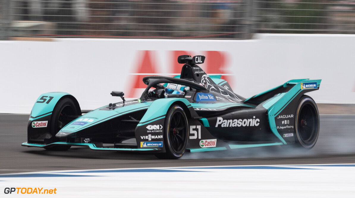 James Calado (GBR), Panasonic Jaguar Racing, Jaguar I-Type 4 locks up 

Simon Galloway



action TS-Live