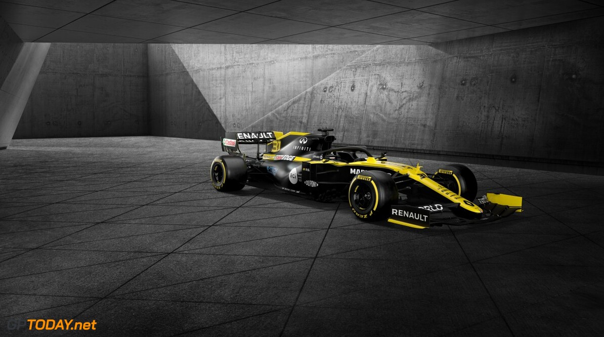 Renault stelt Ian Poulter en Guanyu Zhou aan als coureurs voor eerste online race