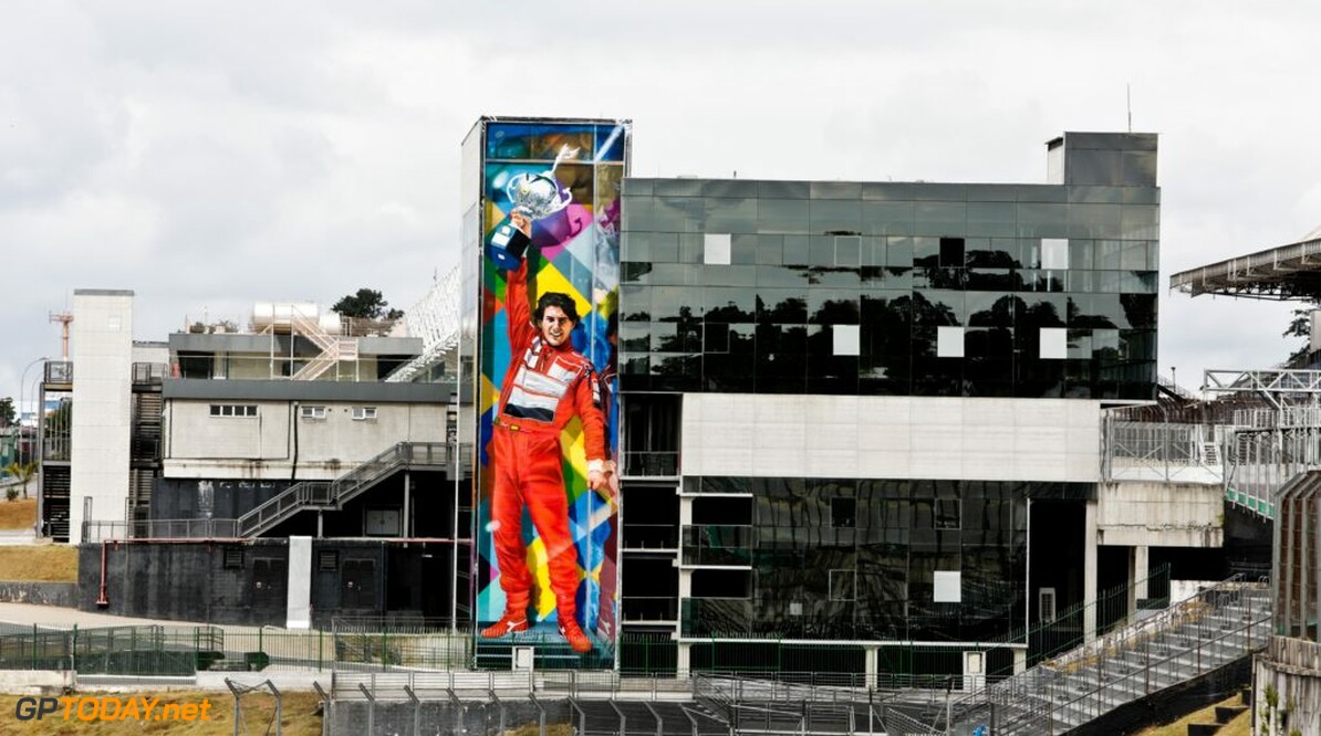 Metershoge muurschildering Ayrton Senna siert Interlagos